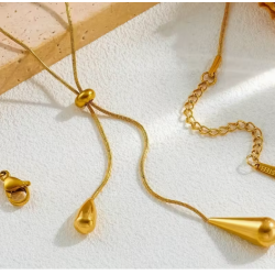 Collar en forma de Y dorado con cadena serpiente y colgante de lágrima – Elegante y ajustable